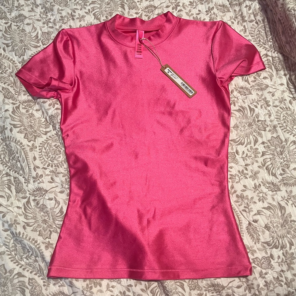 SKIMS Shine Spandex Jersey T-shirt in HOT PINK🩷
